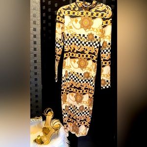 SHEIN SXY Chain & Checker Print
Mock Neck Bodycon Dress
Multicolor size small